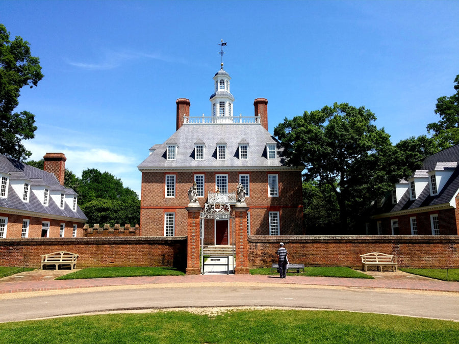 Governor’s palace in Colonial Williamsburg, Virginia|Open sign hanging on a glass shop entrance door
