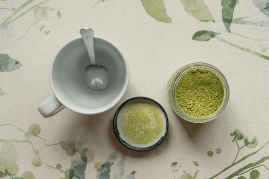 green vein kratom powder in a glass jar|a botanist writing on a notebook