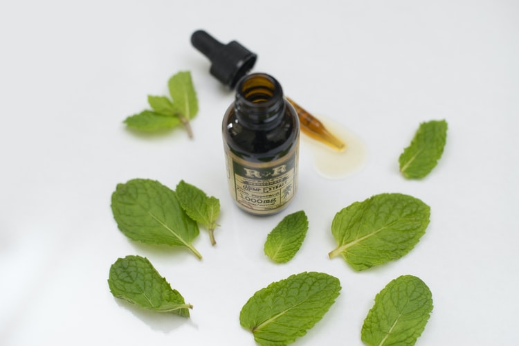 mint-extract-bottle