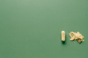 kratom-capsule-powde